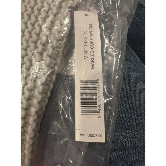 Tahari Women's O/S Chunky Marled Cuff Knit Pom Pom Beanie Hat NWT - Picture 3 of 4